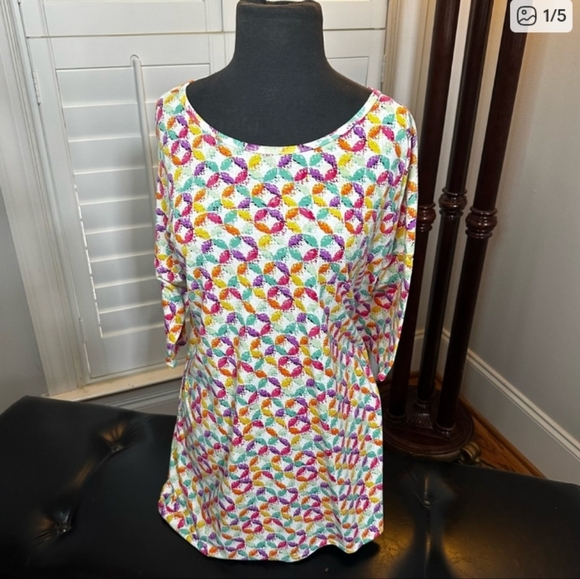 Lula Roe High Low Top - Picture 6 of 8